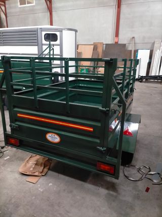 REMOLQUE DISPONIBLE.