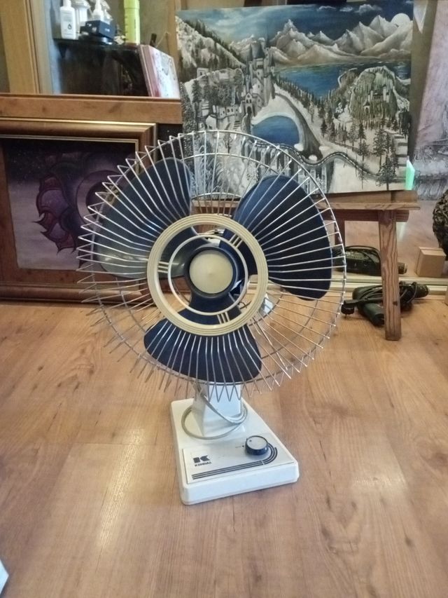 Ventilador retro, antiguo diseño muy elegante.