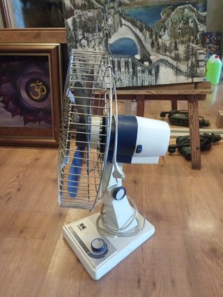 Ventilador retro, antiguo diseño muy elegante.