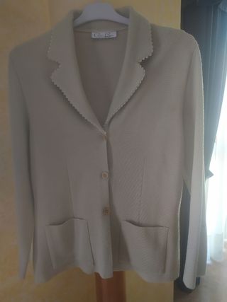 Chaqueta elegante, actual y cómoda