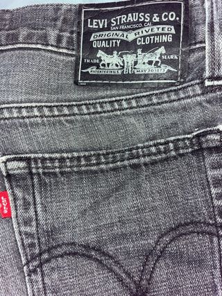 Shorts vaqueros Levis efecto roto