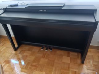 Piano digital Yamaha CLP 725