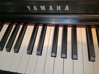 Piano digital Yamaha CLP 725