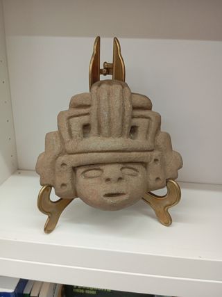 Piedra tallada estilo arte precolombino