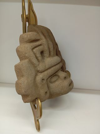 Piedra tallada estilo arte precolombino