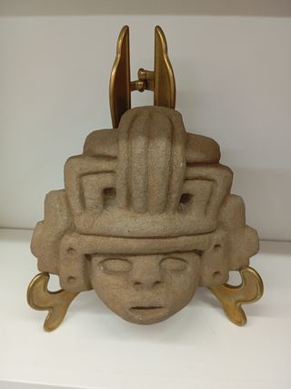 Piedra tallada estilo arte precolombino