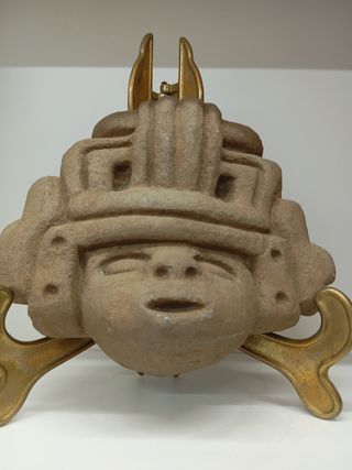 Piedra tallada estilo arte precolombino