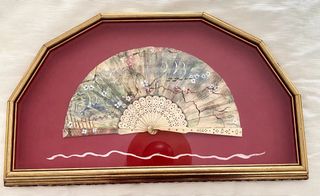 Abanico de marfil con mueble expositor