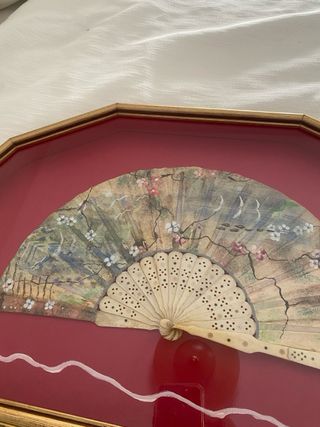 Abanico de marfil con mueble expositor