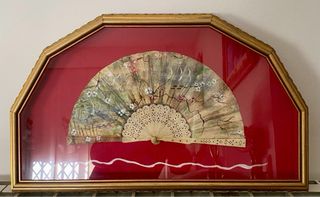 Abanico de marfil con mueble expositor