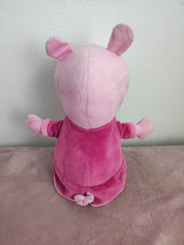 Peluche Peppa Pig con música y luces