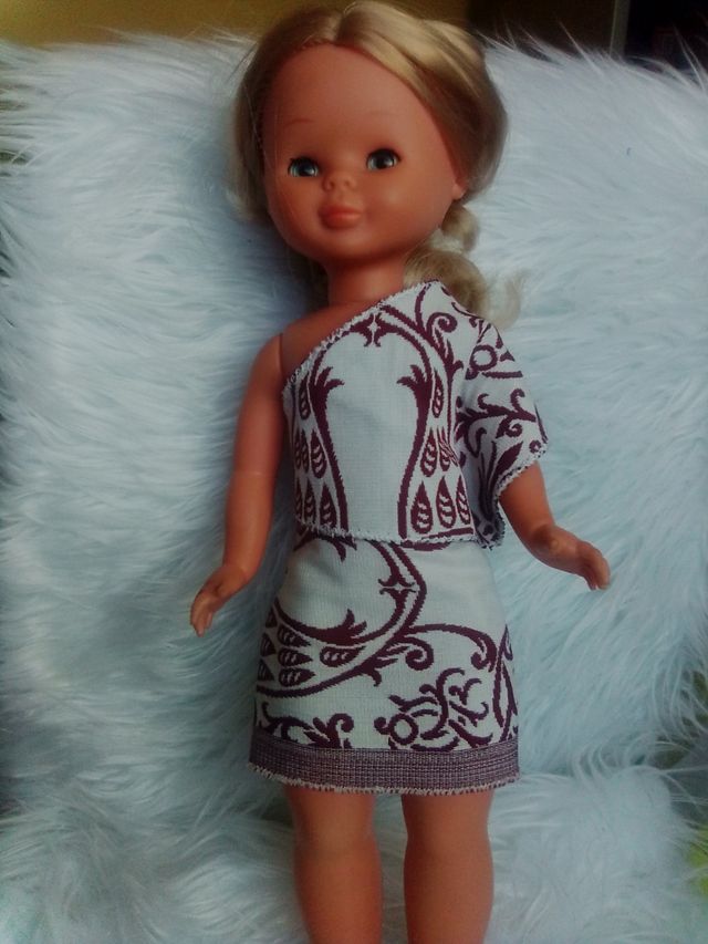 Falda y chal para muñeca Nancy