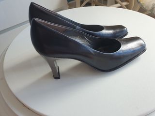 Zapatos negros nuevos en piel. Marca amante