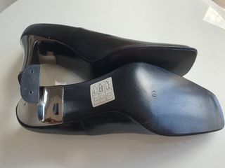 Zapatos negros nuevos en piel. Marca amante