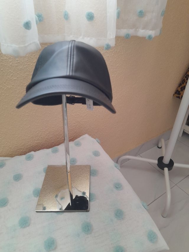 Gorra negra polipiel