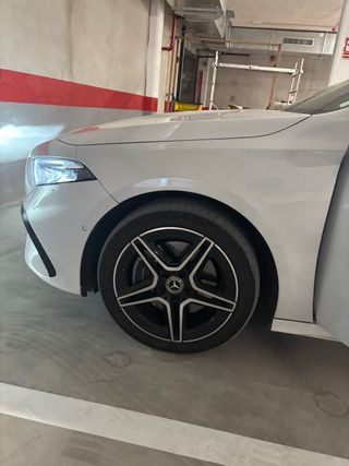 Mercedes-Benz A250e AMG line 2024