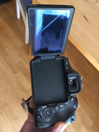 Cámara Canon Eos Rebel T3i, lente 18-135mm