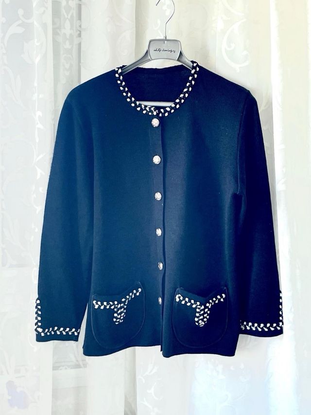 Chaqueta negra de punto