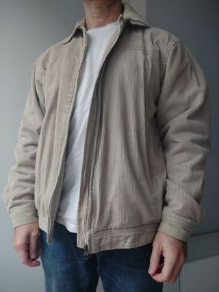 Chamarra de pana color beige talla M forrada