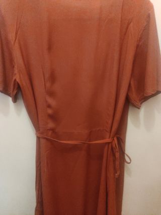 Vestido cruzado manga corta color caldera