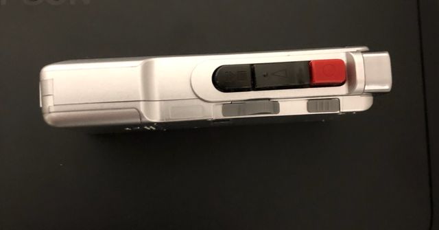 Registratore Sony con microcassetta