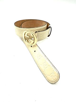 Gucci cinturón GG Logo Charol Beige