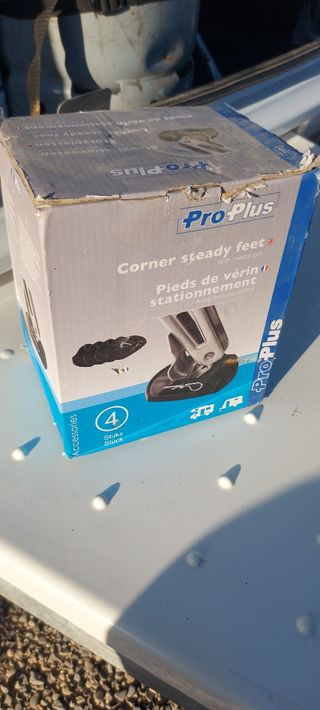 Bases estabilización patas caravana