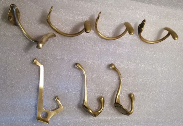 🔸 Suporte para roupas.