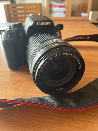Cámara reflex Canon EOS700D