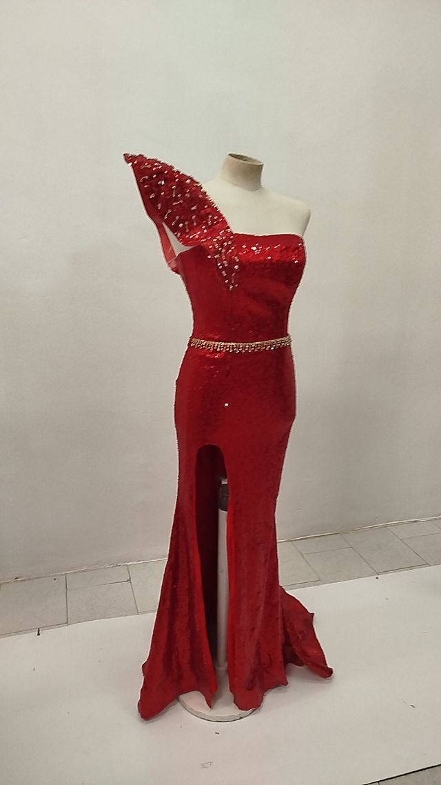 Vestidos nuevos y elegantes