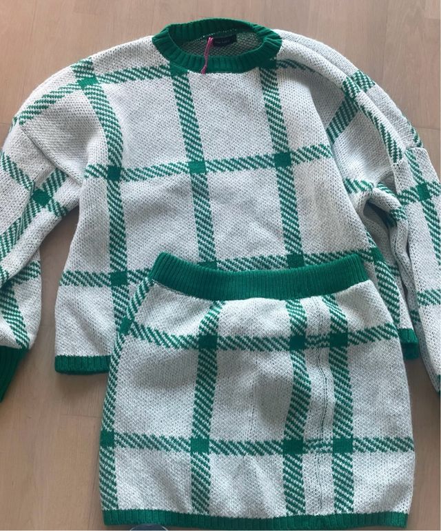 Conjunto de jersey y falda mujer