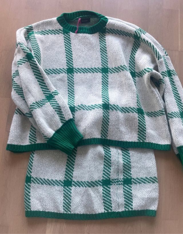 Conjunto de jersey y falda mujer