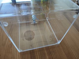 Vitrina cubo - hurna de metacrilato nueva