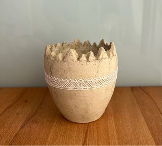 Dois vasos para plantas Páscoa