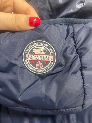 Plumas Geographical Norway mujer
