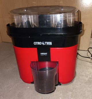 Exprimidor de naranjas.