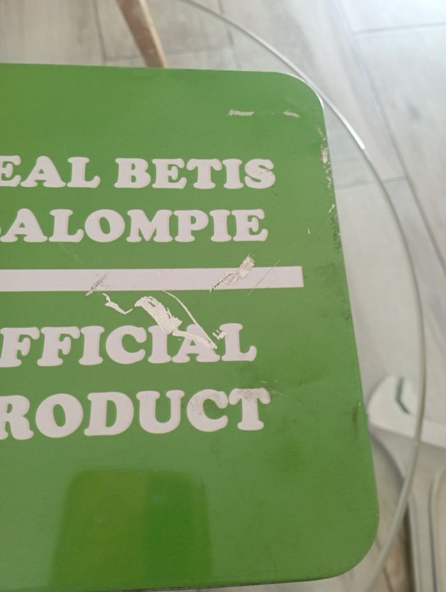 Caja zapatillas del betis