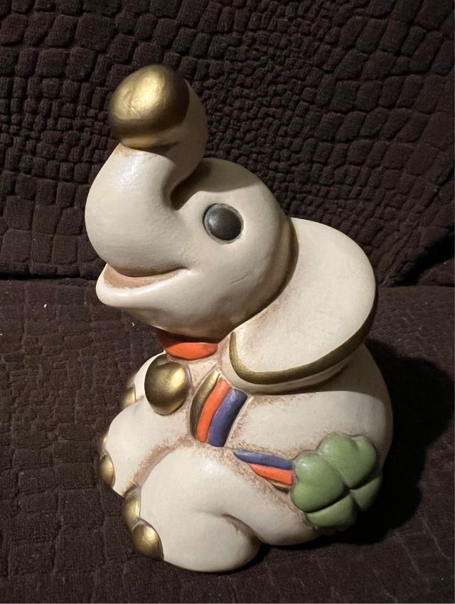 Elefante seduto Thun