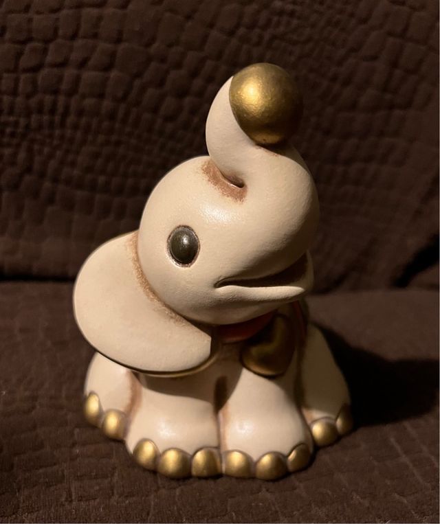 Elefante seduto Thun