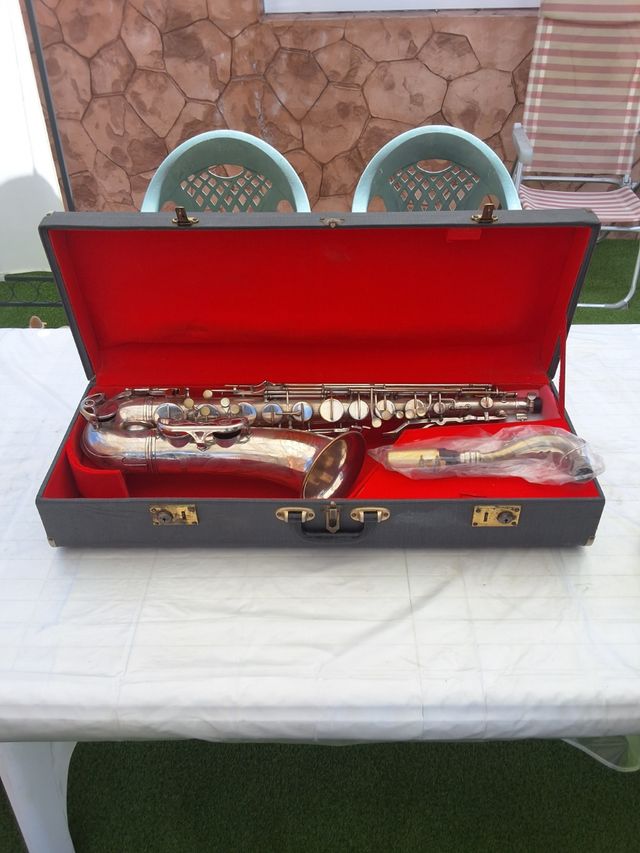 Saxofón  tenor cleyton vintage para coleccionistas