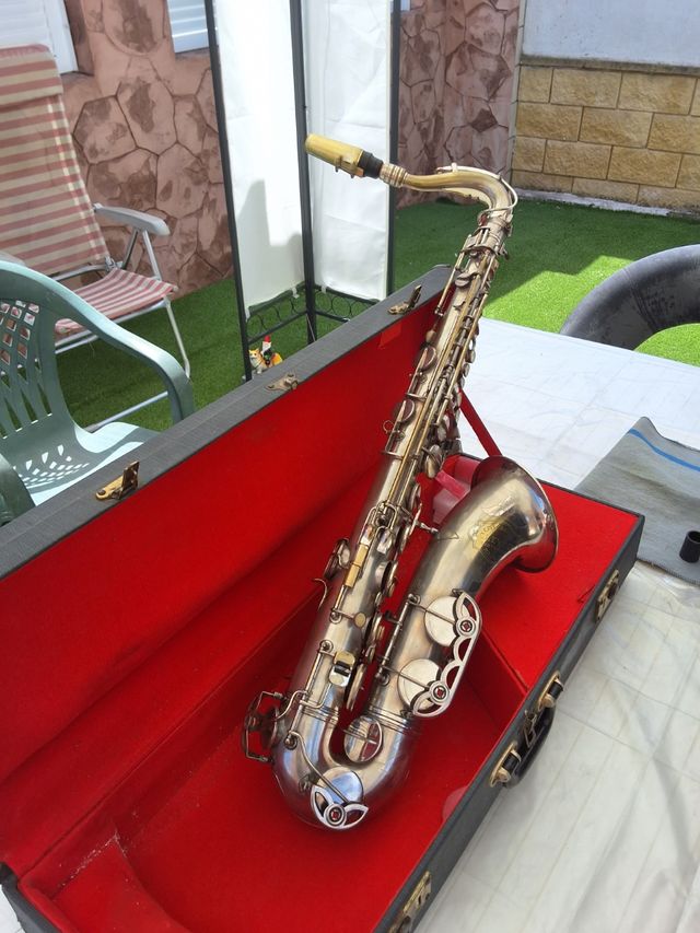 Saxofón  tenor cleyton vintage para coleccionistas