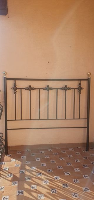 Cabecero de forja
