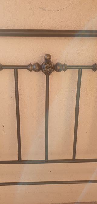 Cabecero de forja