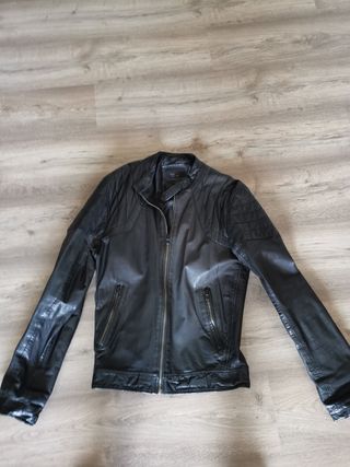 Cazadora modelo moto