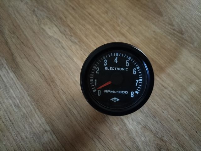 Cuenta revoluciones de coche AST