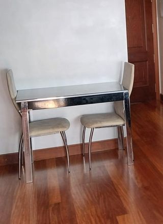 Juego de mesa con 2 sillas