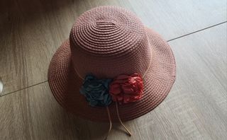Sombrero rosa de verano
