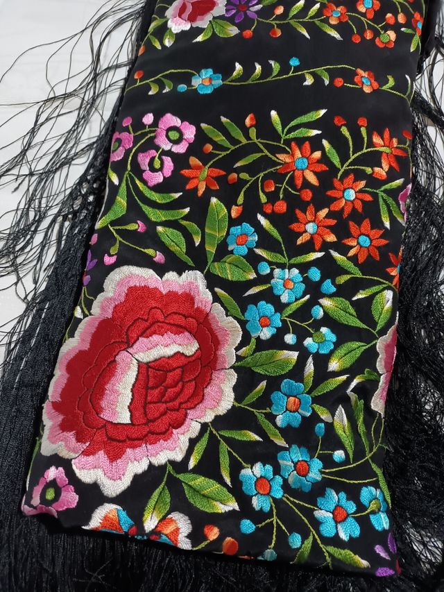 Manton de Manila antiguo bordado