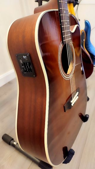 Guitarra acústica Corte MR500E