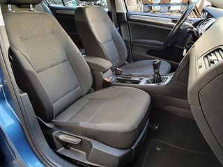 Volkswagen Golf, CLIMA, 6 velocidades,USB...